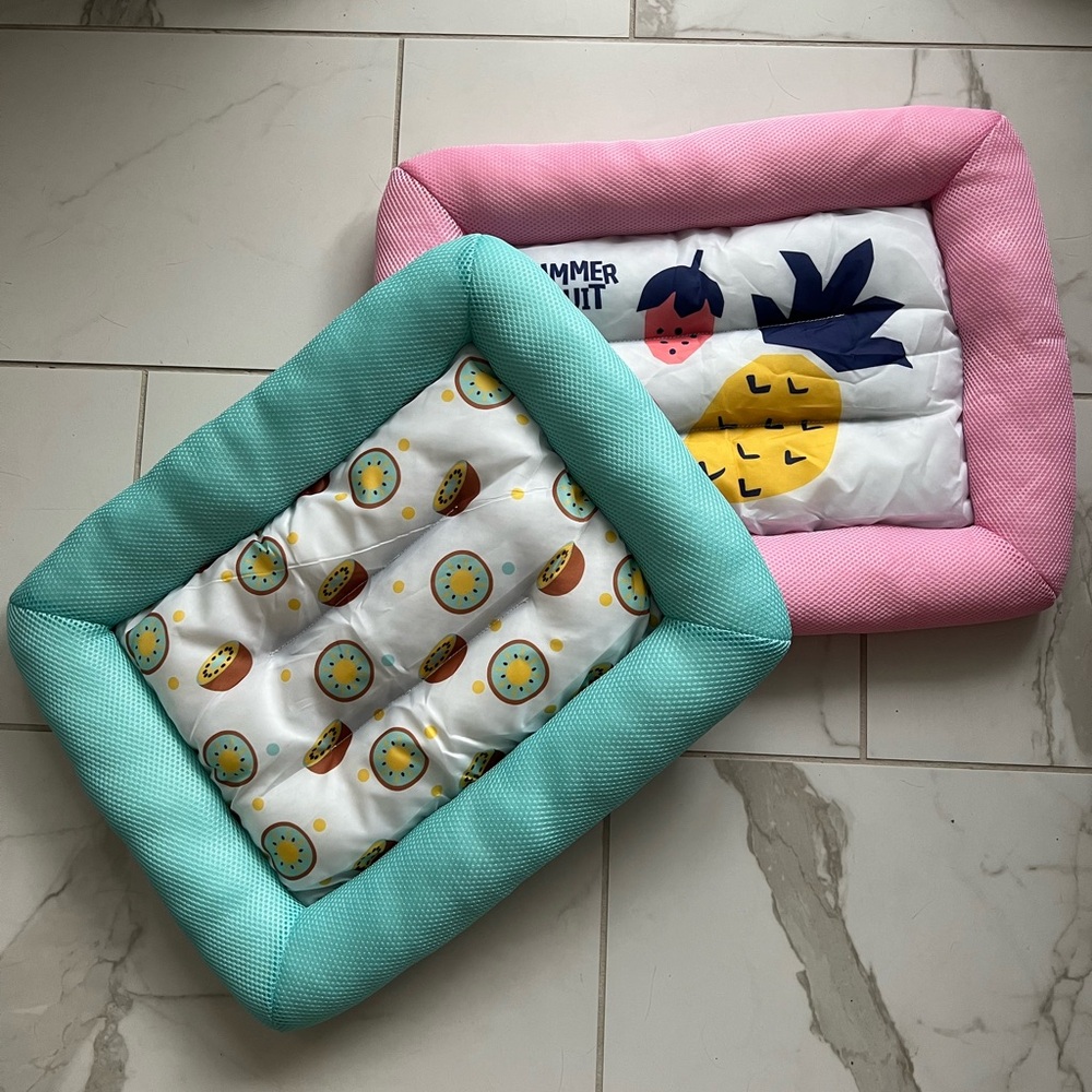 NWT Summer Pet Bed with Nonslip Bottom in vibrant Fruit Prints - 20x17